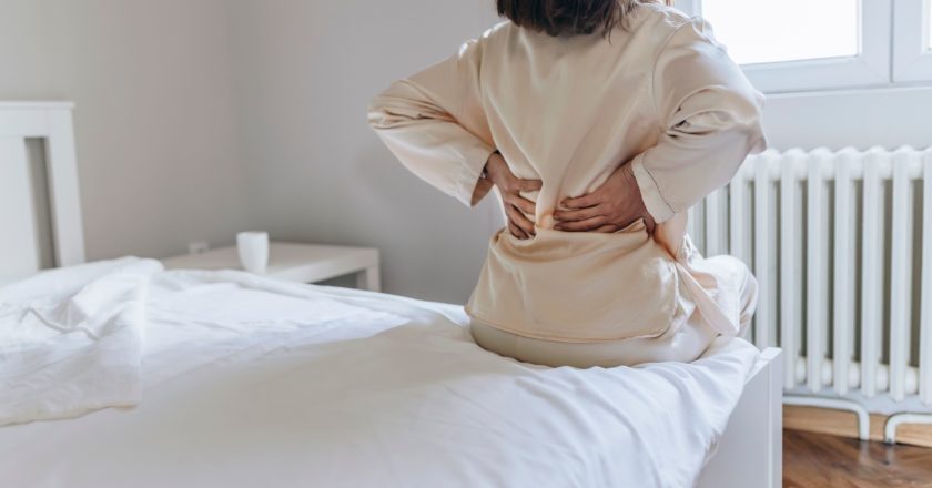 6 Stretches To Do In The Morning If You Have Back Pain